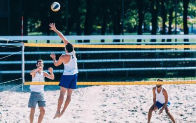 Mit Rückenschmerzen Beachvolleyball spielen: Macht das Sinn?